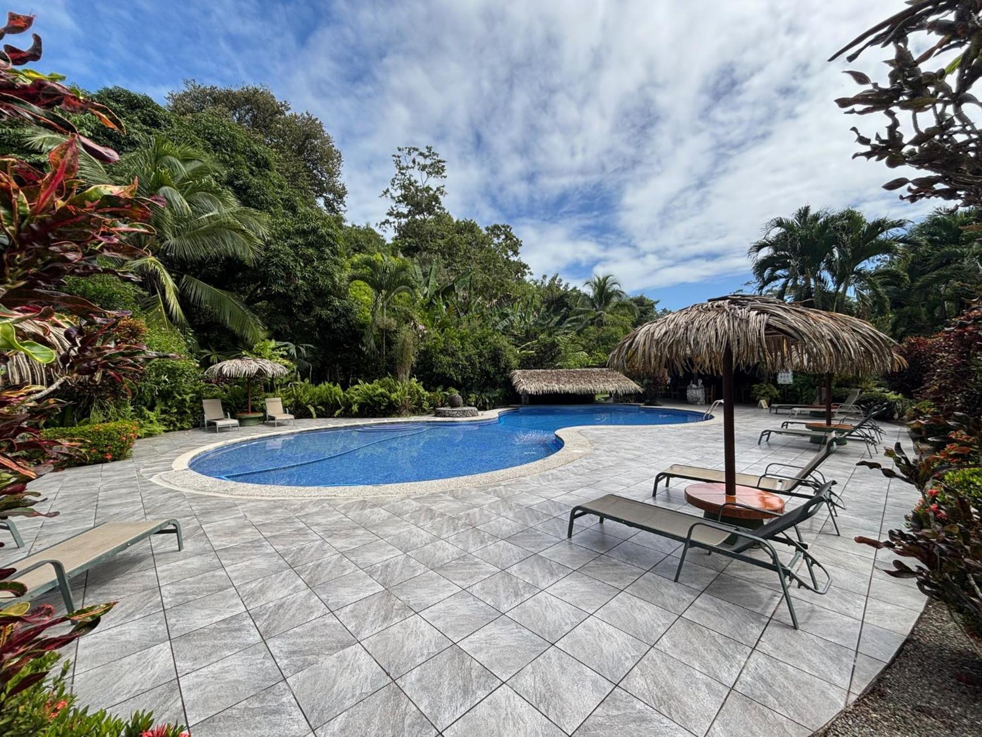Hotel Suizo Loco Lodge & Resort Cahuita Exterior foto